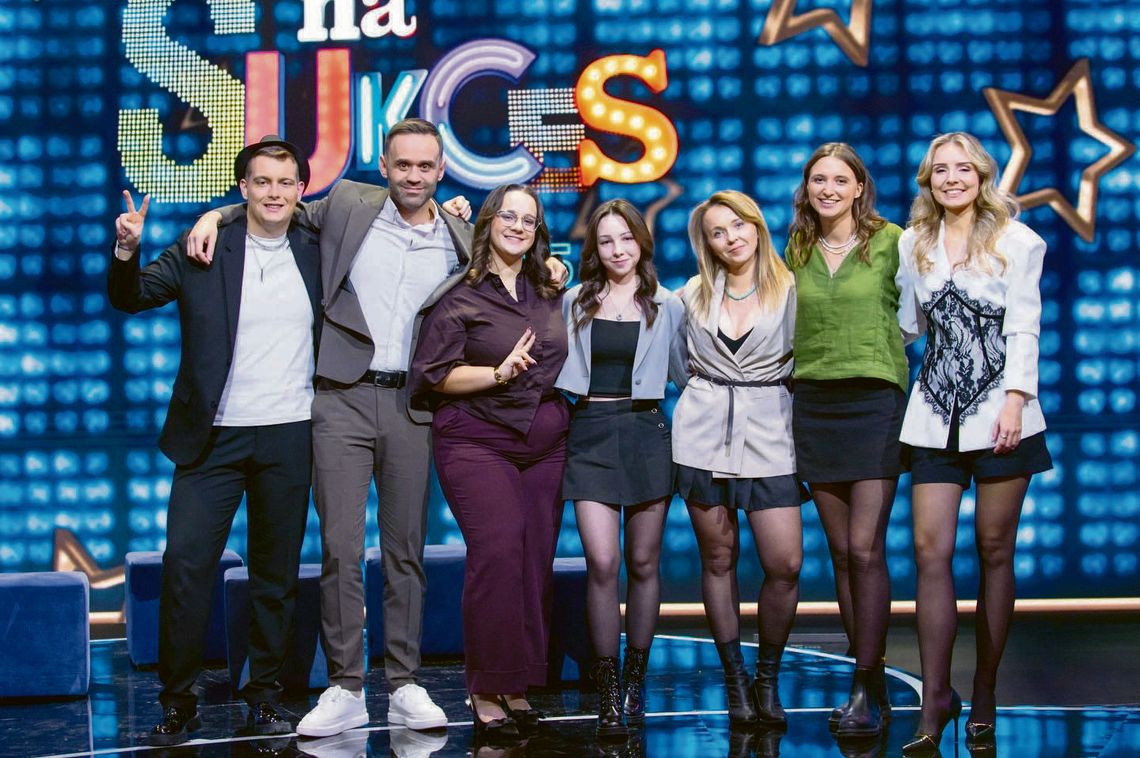 Gabrysia Zając z Tarnogrodu (w środku) w marcu wygrała jeden z odcinków „Szansy na sukces”.