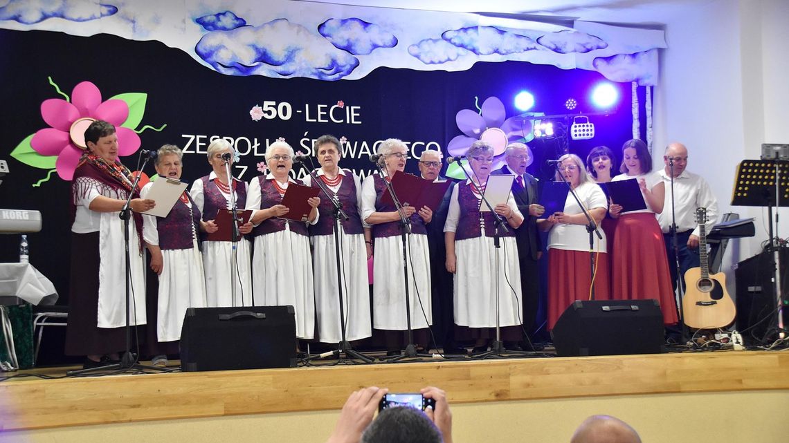 Zespół śpiewaczy z Bidaczowa świętował 50-lecie działalności.