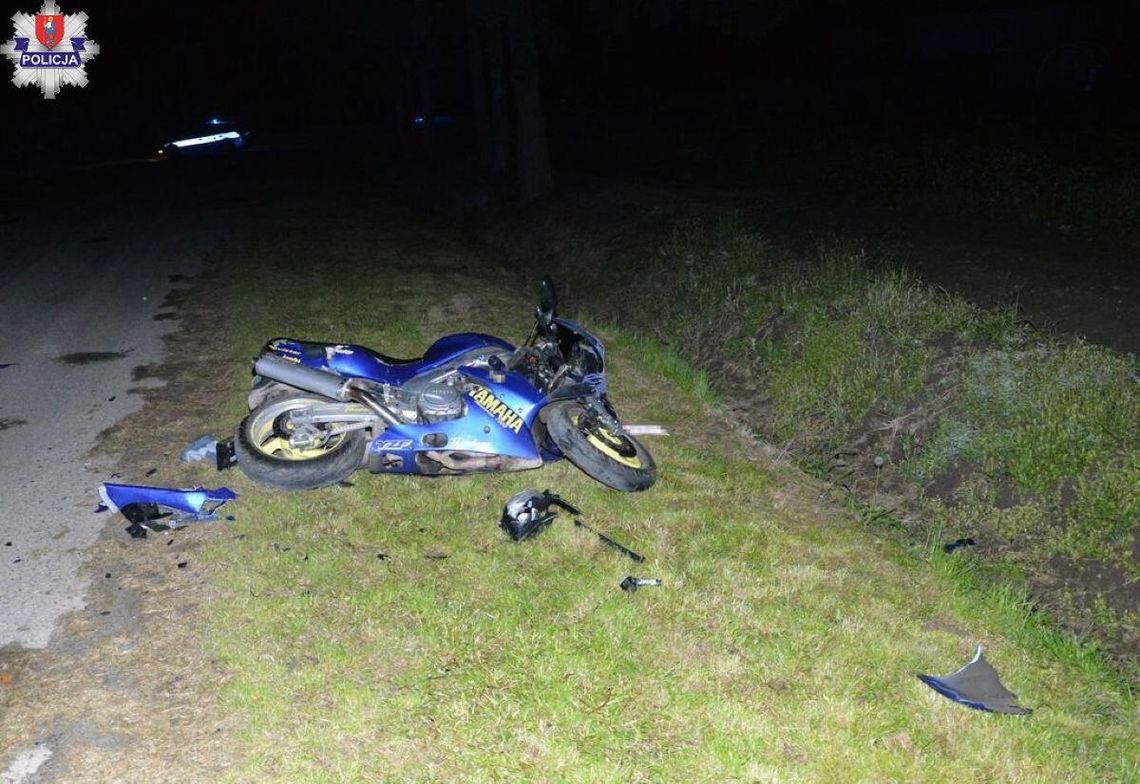 Kierująca Audi wyjeżdżając z posesji, nie ustąpiła pierwszeństwa jadącemu przez m. Majdan Tuczępski w gm. Grabowiec motocykliście i doprowadziła do zderzenia pojazdów.
