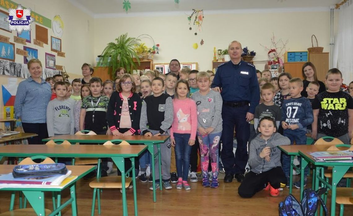 Gm. Horodło: Policjanci odwiedzili dzieci w Strzyżowie