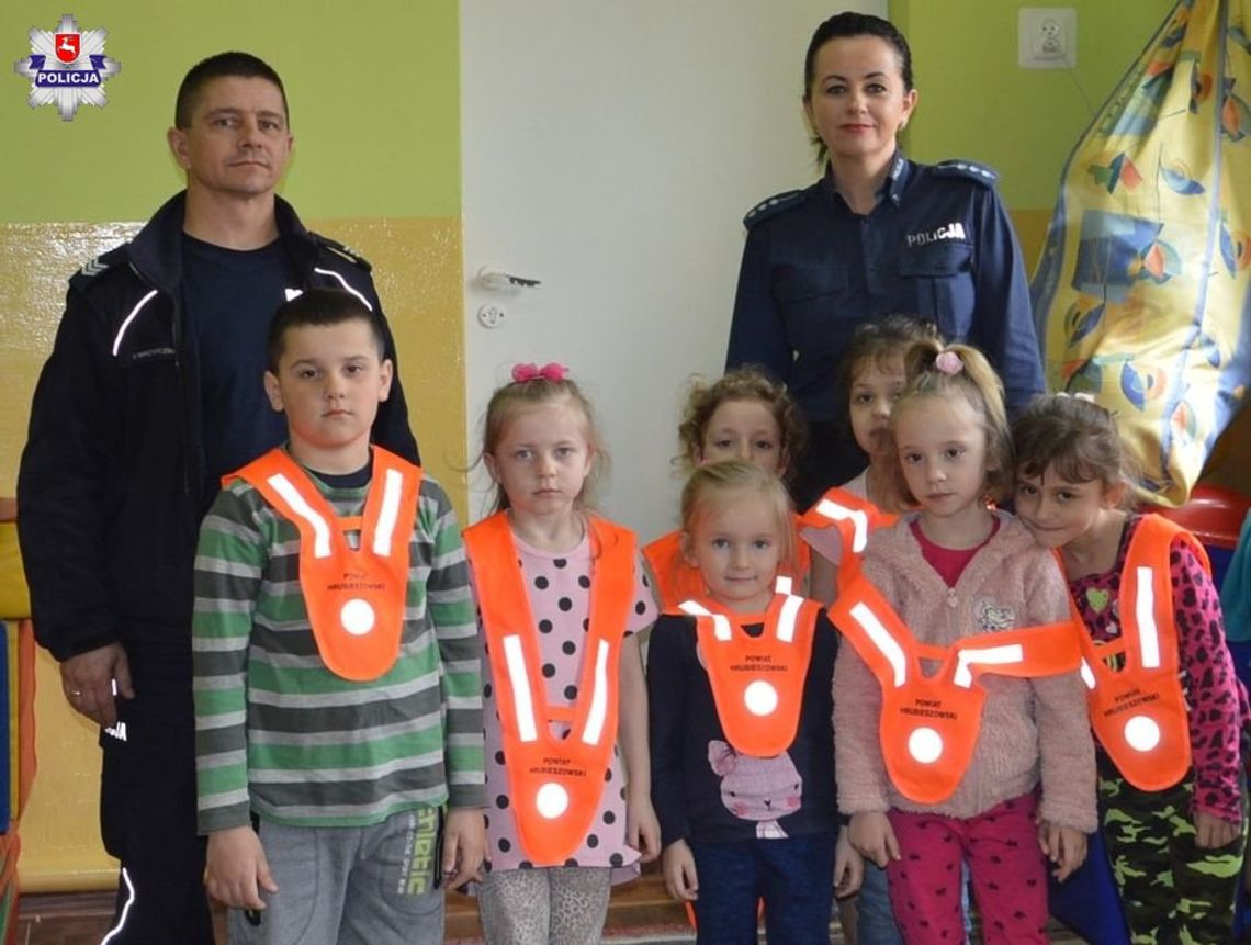 Gm. Hrubieszów: Na drodze – patrz i słuchaj. Policjanci odwiedzili dzieci z Kobła