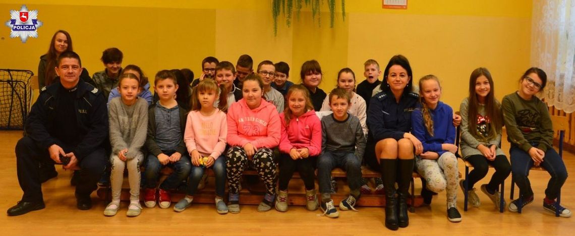 Gm. Hrubieszów: Policjanci z wizytą u dzieci w Dziekanowie