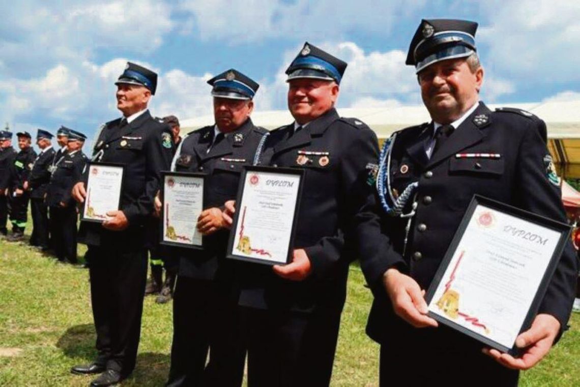 Pięciu druhów z Ubrodowic odznaczono „Medalami za Zasługi dla Pożarnictwa”, a dziewiętnastu strażaków uhonorowano odznakami „Za wysługę lat”.