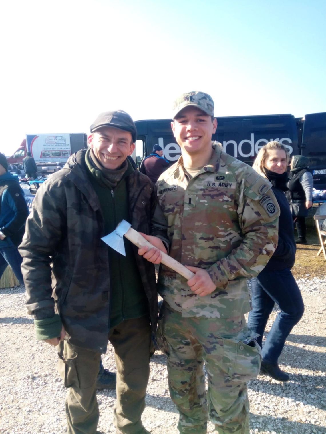 Jak siekiera, to tylko od Pawłowskiego. Żar kowalskiego paleniska nie wygasł tutaj od 100 lat W siekiery Ireneusza Pawłowskiego zaopatrywali się nawet żołnierze US Army, którzy stacjonowali w Zamościu.