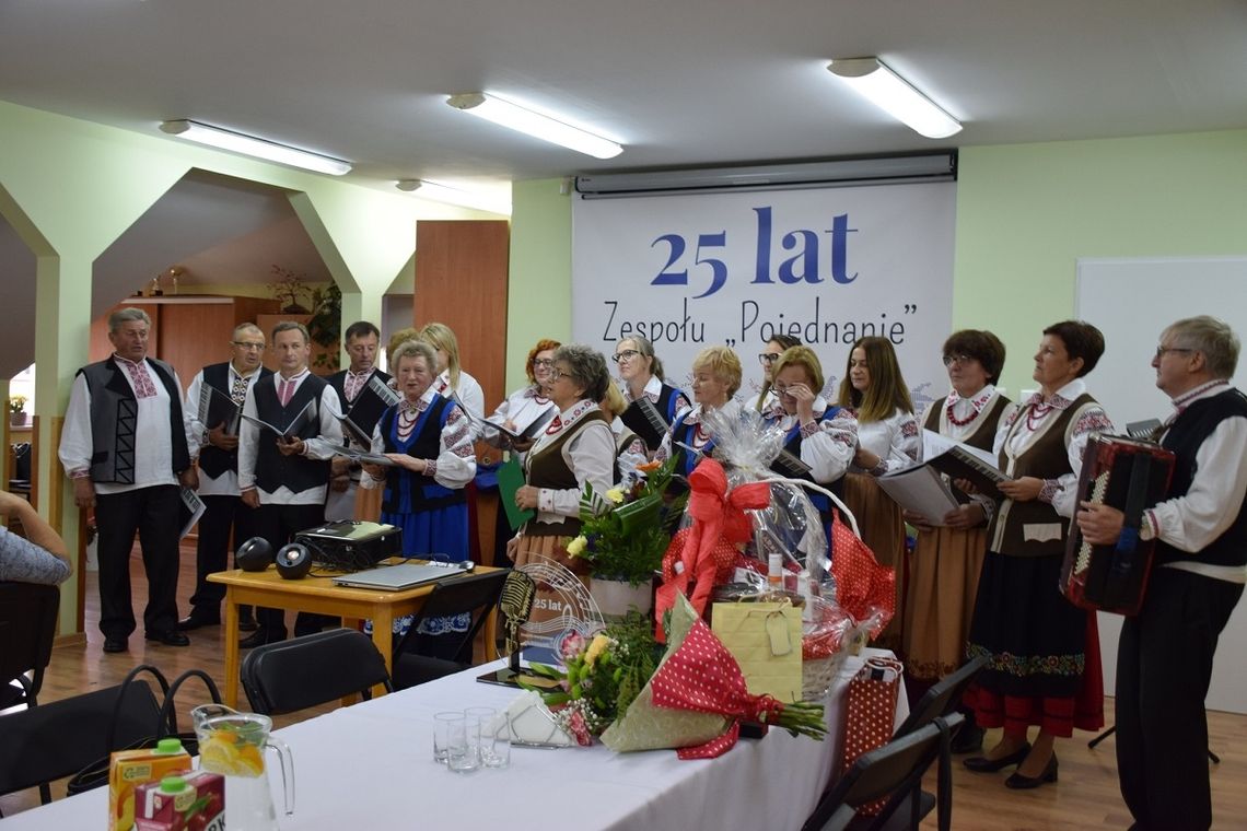 Gm. Krynice: 25-lecie zespołu Pojednanie Ludowo-śpiewaczy zespół Pojednanie obchodzi w tym roku jubileusz 25-lecia istnienia.