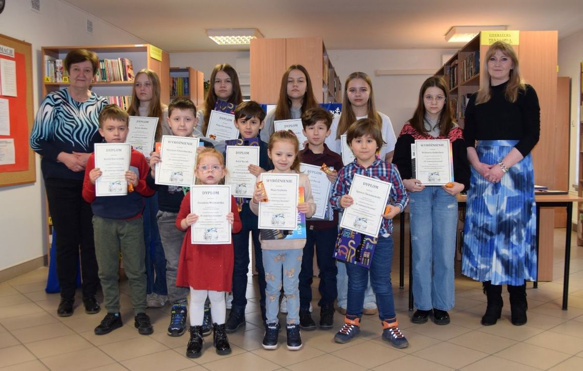 Podsumowanie plastycznego konkursu „W zimowej krainie” odbyło się 25 lutego w bibliotece w Krynicach.