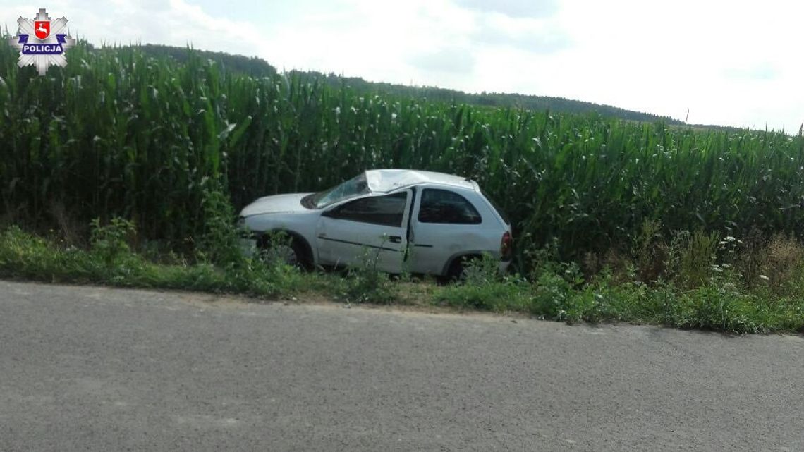 Gm. Księżpol: Opel dachował w polu, kierowca trafił do szpitala