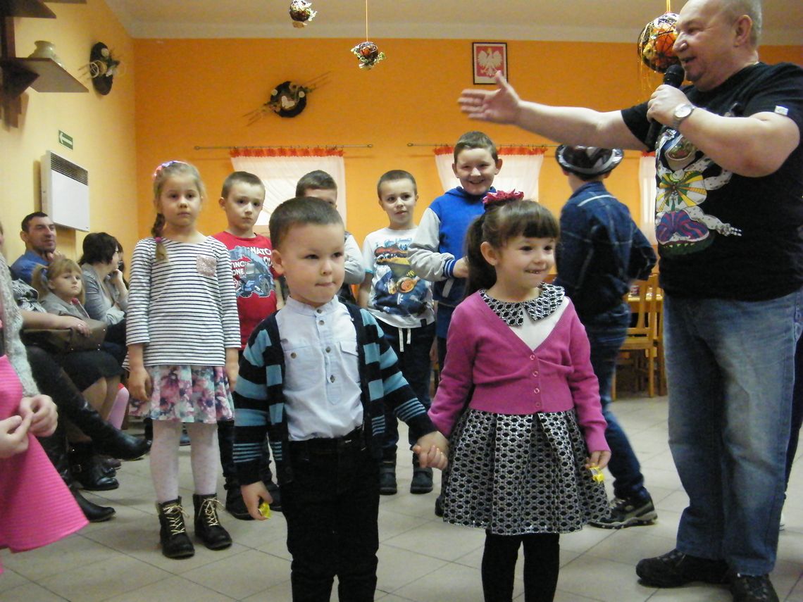 Gm. Łabunie: Choinkowa zabawa dla dzieci w Barchaczowie