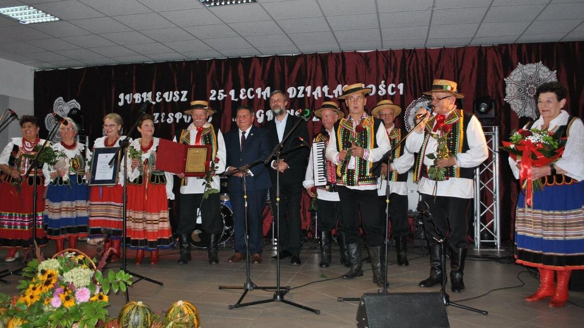 Gm. Lubycza Królewska: 25 lat zespołu „Pogranicze” Zespół „Pogranicze” gościom zadedykował jubileuszowy koncert.