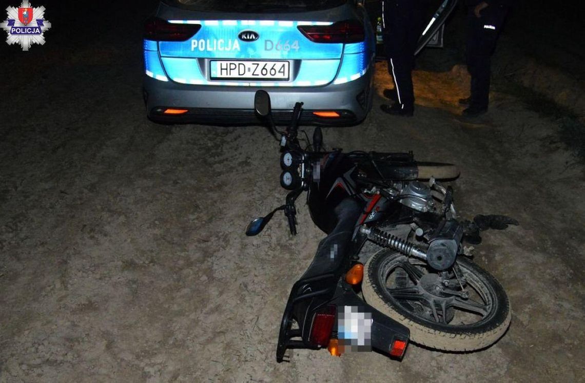 Motorowerzysta bez uprawnień próbował uniknąć policyjnej kontroli. Skończyło się to nie najlepiej zarówno dla niego, jak i dla jego ojca.