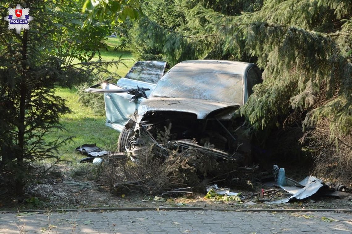 Gm. Sitno: Wypadek w Karpiu. Audi rozbiło sie na przepuście, żeby nie uderzyć renaulta (ZDJĘCIA)