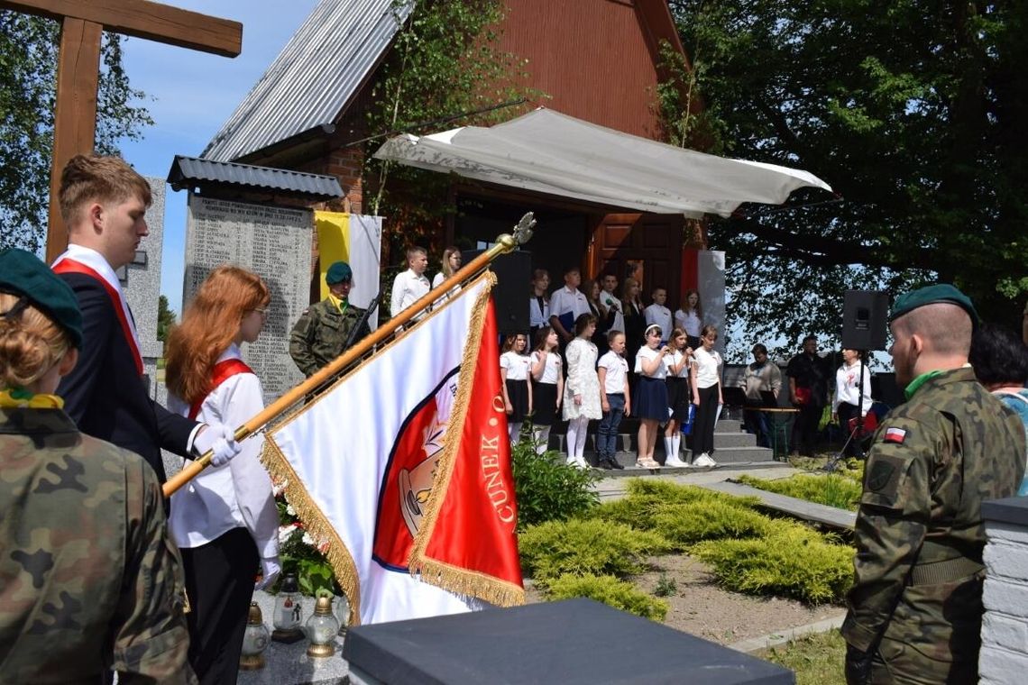 Gm. Sułów: Mieszkańcy Kitowa pamiętają o pacyfikacji. Oddali hołd ofiarom Pamiętają o pacyfikacji wsi Kitów w gminie Sułów.