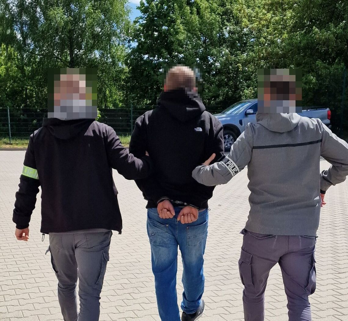 Gm. Susiec: 39-latek odpowie za posiadanie narkotyków. Usłyszał zarzuty Tomaszowscy kryminalni zatrzymali 39-latka posiadającego znaczną ilość środków odurzających.