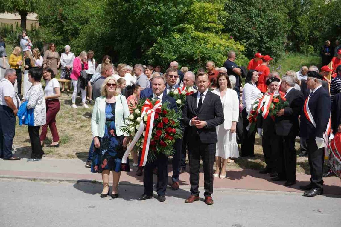 Uroczystość patriotyczno-religijna upamiętniająca 81. rocznicę bitwy pod Różą oraz pomordowanych mieszkańców Róży i Łuszczacza w czasie II wojny światowej.