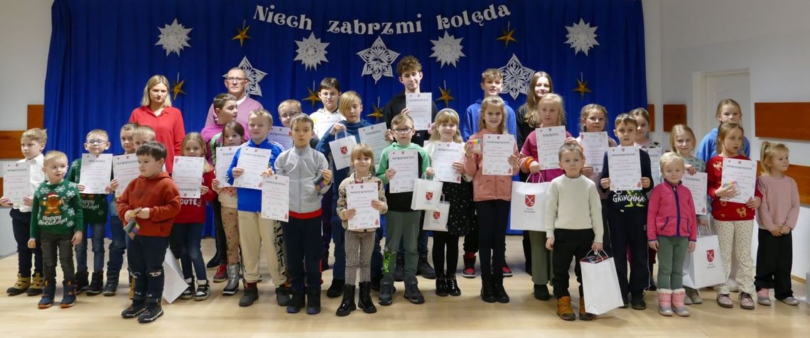 Gm. Tarnawatka: Dzieci i dorośli z nagrodami za świąteczne ozdoby Dzieci, młodzież i dorośli z gminy Tarnawatka chętnie wzięli udział w konkursie świątecznym.