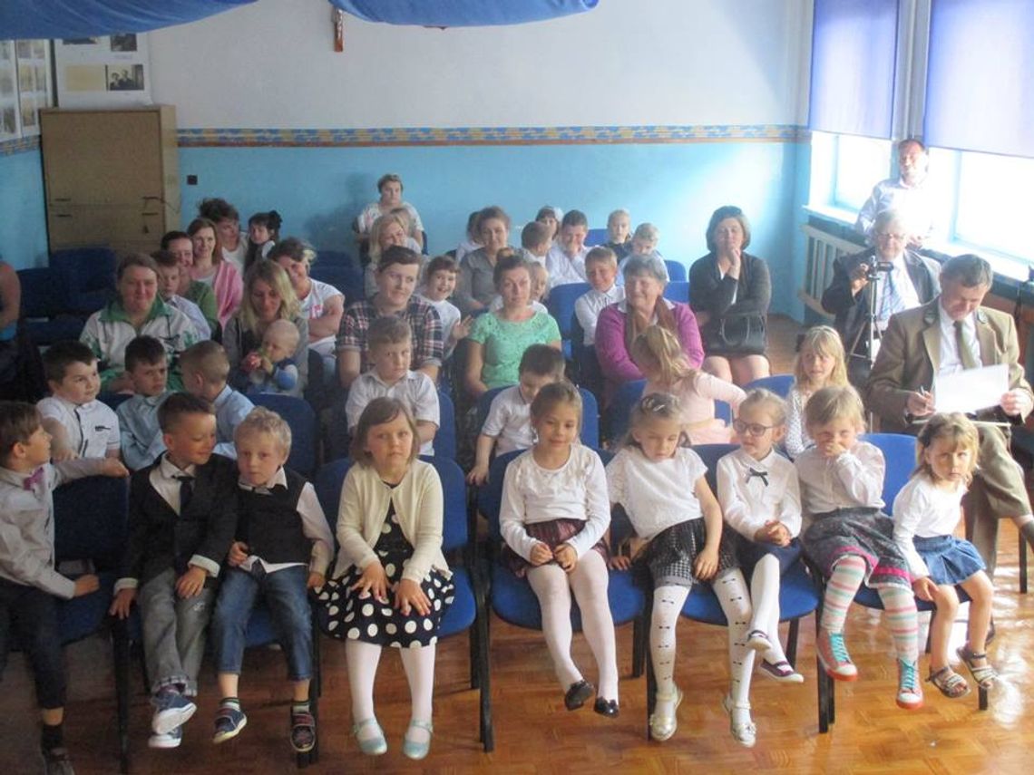 Gm. Telatyn: Dzieci z Poturzyna uczciły 100-lecie niepodległości (ZDJĘCIA)