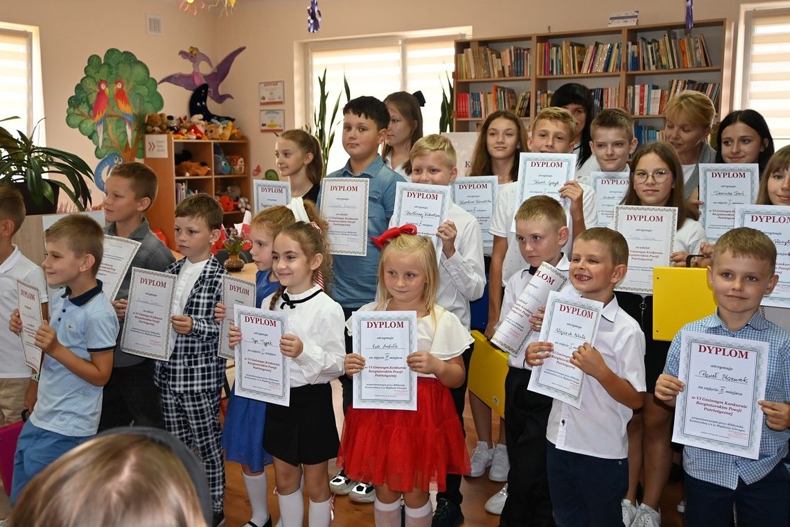 14 września w Bibliotece w Majdanie Górnym zorganizowano Eliminacje Gminne do VI Powiatowego Konkursu Recytatorskiego Poezji Patriotycznej.