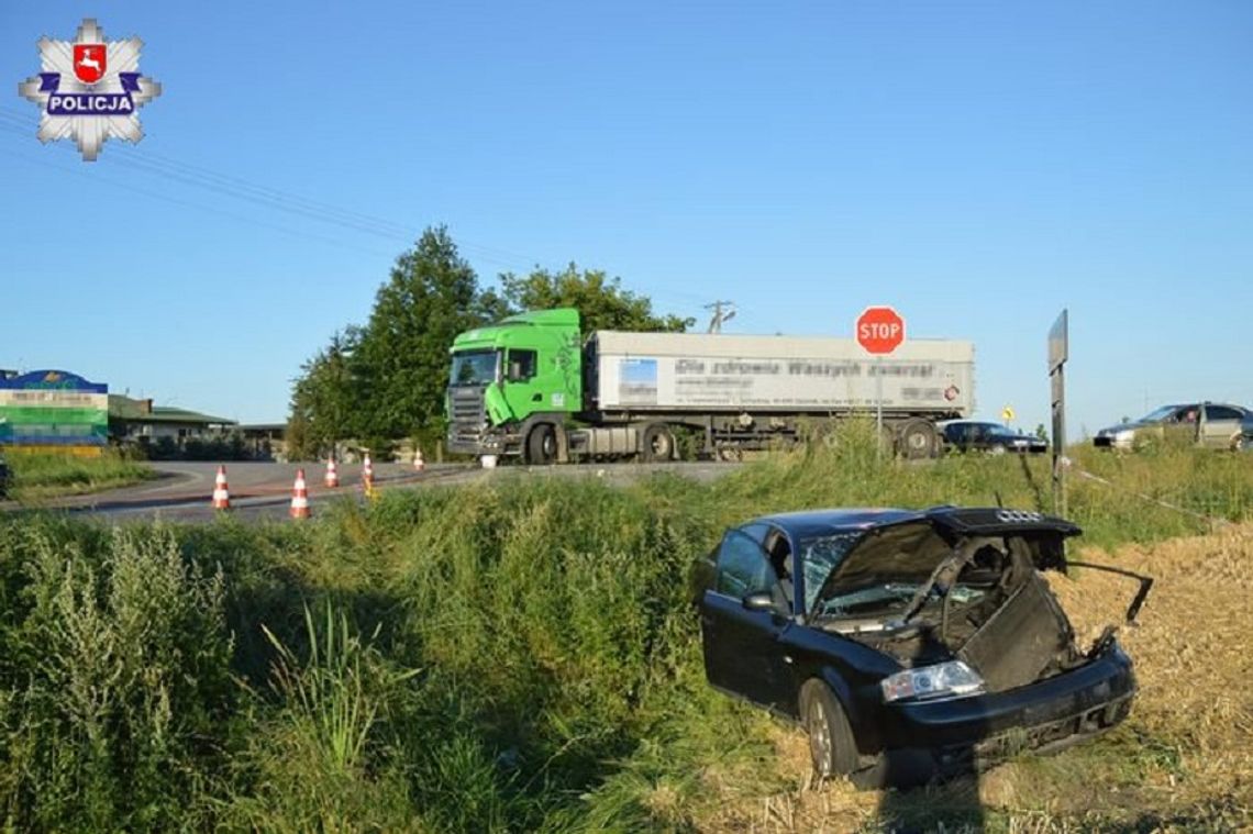 Gm. Uchanie: Wypadek w Teratynie. Zderzenie audi z ciężarówką. Dwie osoby w szpitalu