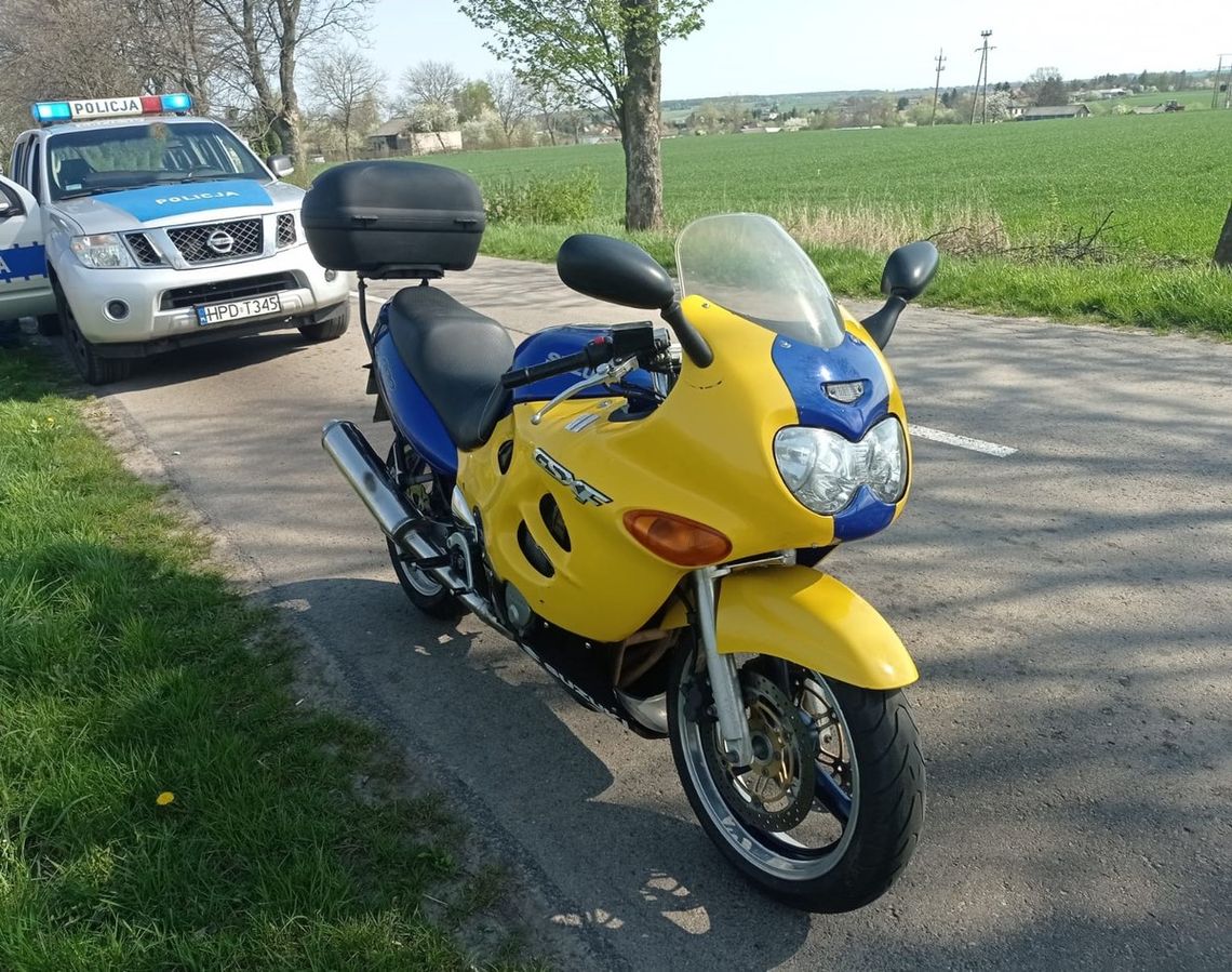 42-latek z gminy Ulhówek kierował motocyklem, mając 2,5 promila alkoholu w wydychanym powietrzu i orzeczony zakaz prowadzenia wszelkich pojazdów mechanicznych.