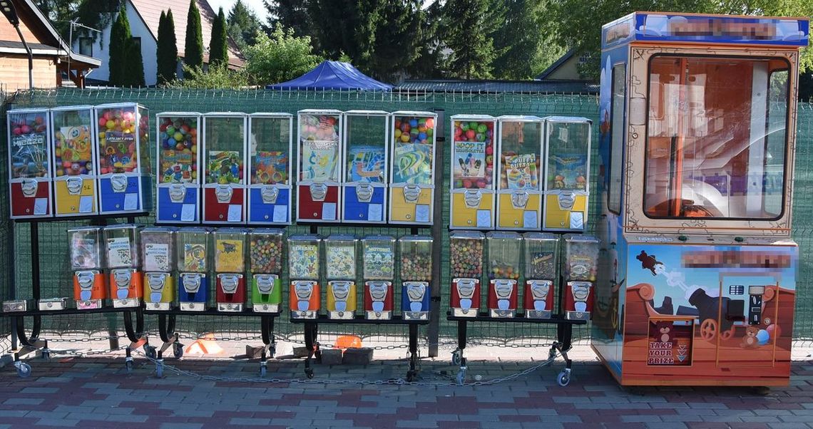 Lubelskie: Jeden stał na czatach, dwóch kopało w automaty. Włamywacze zatrzymani Policjanci ustalili i zatrzymali sprawców, którzy w Okunince włamywali się do automatów typu boxer oraz automatów z kulkami.