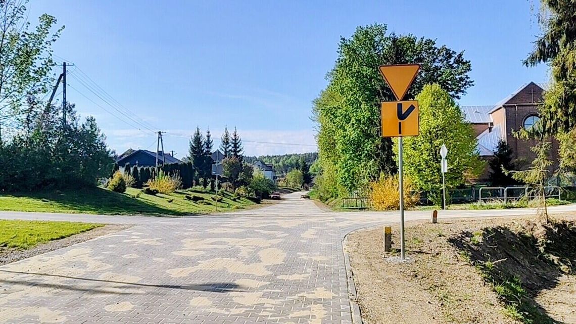 14 maja oficjalnie otwarto 11 odcinków dróg gminnych wybudowanych w ramach projektu „Poprawa infrastruktury drogowej poprzez budowę dróg gminnych na terenie Gminy Adamów”.