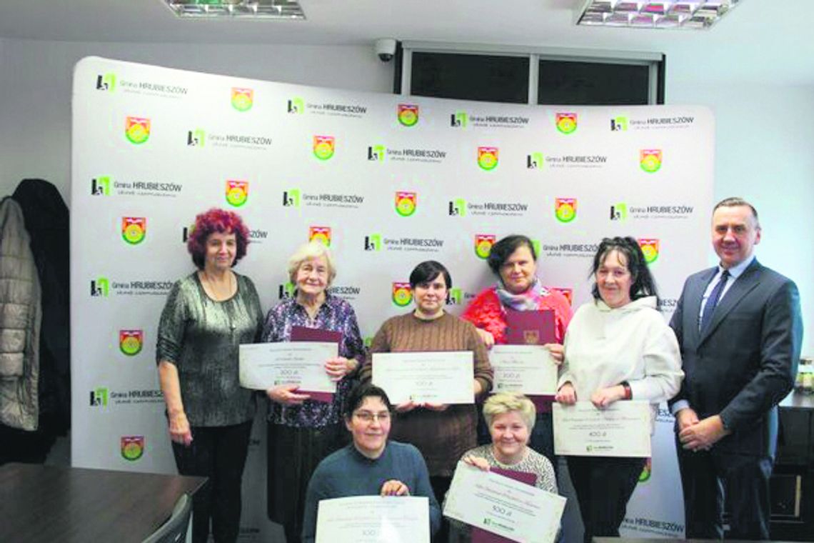 Laureatki tegorocznego konkursu „Odkrywamy smaki - kredens żywności w gminie Hrubieszów”.