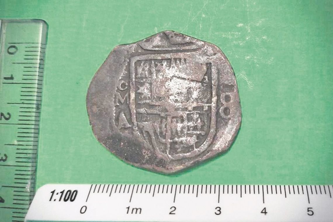 Gmina Hrubieszów: Sensacyjne odkrycie! Znaleźli hiszpańską monetę z czasów króla Filipa IV