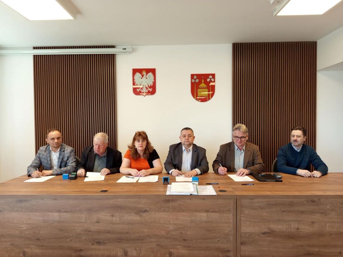 Wójt gminy Jarczów, podpisał umowę na przebudowę ulicy Witosa w Jarczowie.