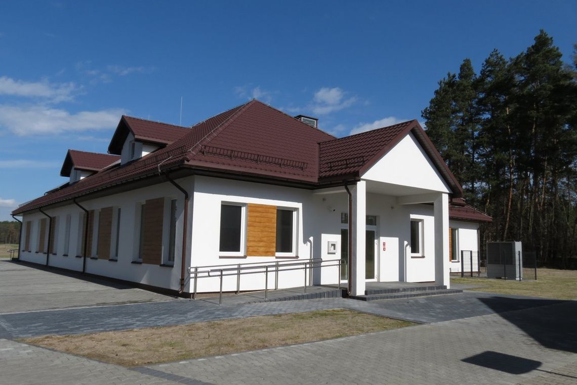 Budynek Centrum Opiekuńczo-Mieszkalnego w Bródku (gmina Łabunie).