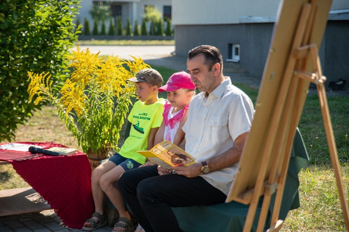 Narodowe czytanie w Łabuniach.