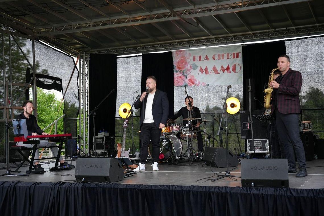 Gmina Nielisz: Magiczny koncert w Stawie Noakowskim. Z dedykacją dla mam