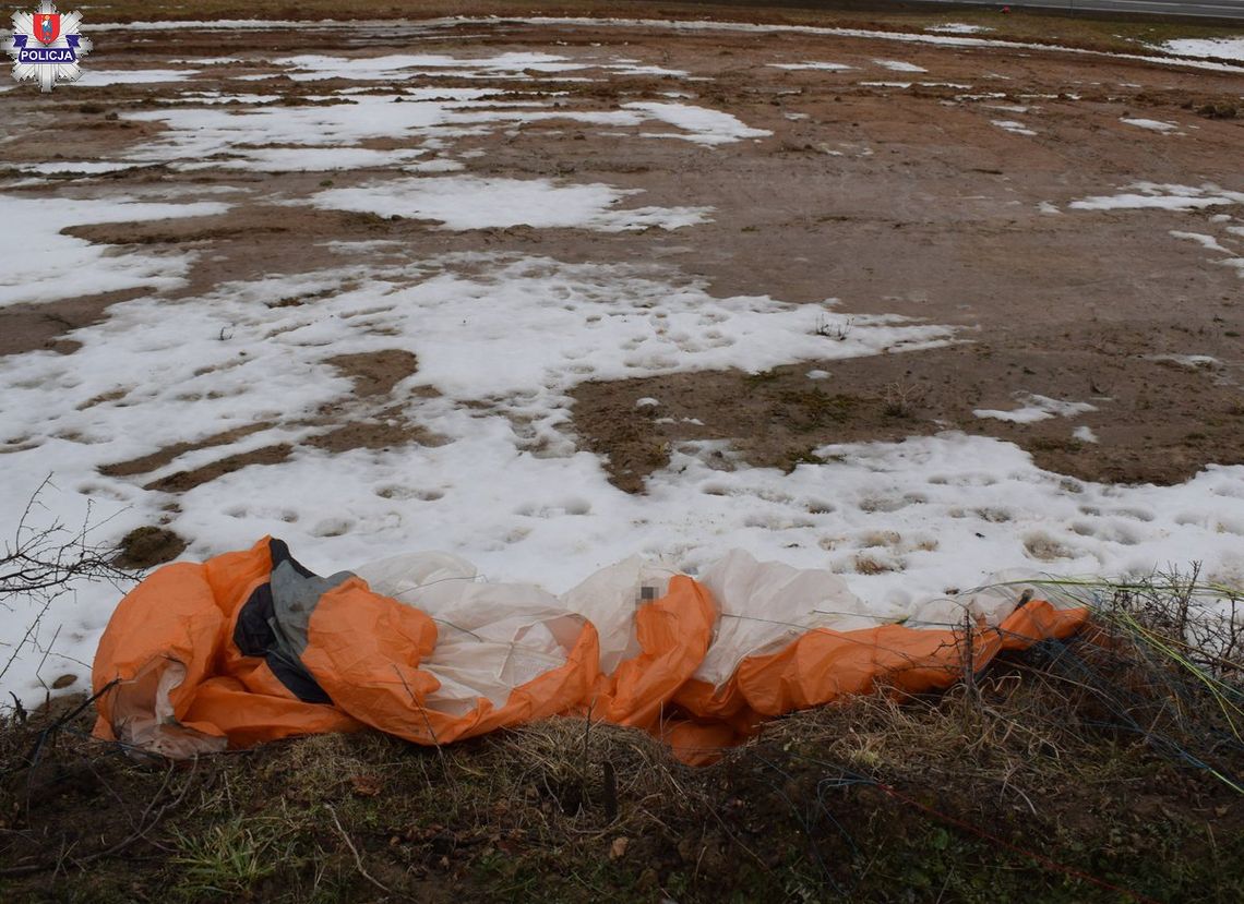 Gmina Radecznica: Paralotniarz runął na ziemię. Ciężko rannego 58-latka zabrał śmigłowiec LPR