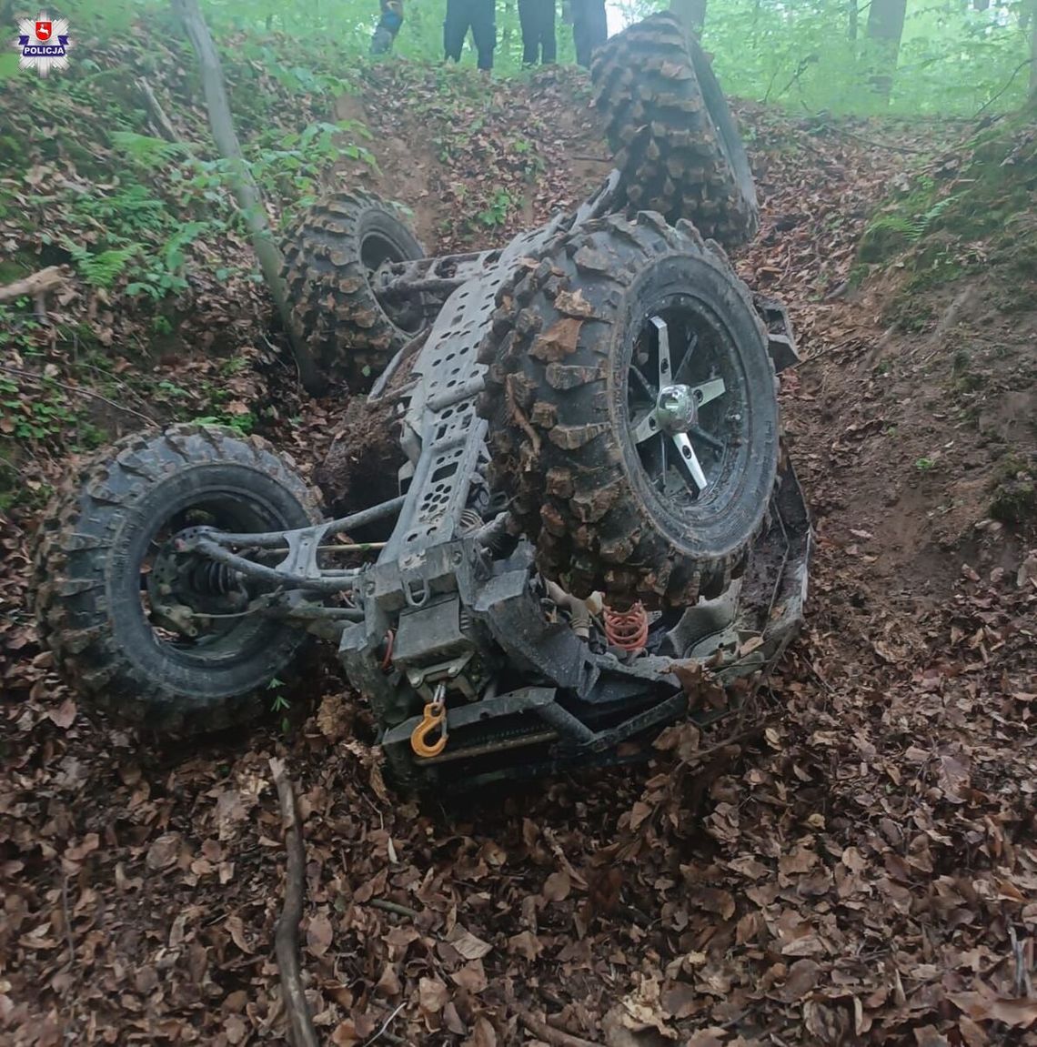 Gmina Turobin: Quad przygniótł 24-latka, interweniował śmigłowiec LPR Niestety, maszyna nie podołała podjazdowi. Podczas ataku na szczyt quad wywrócił się, przygniatając młodego mężczyznę.