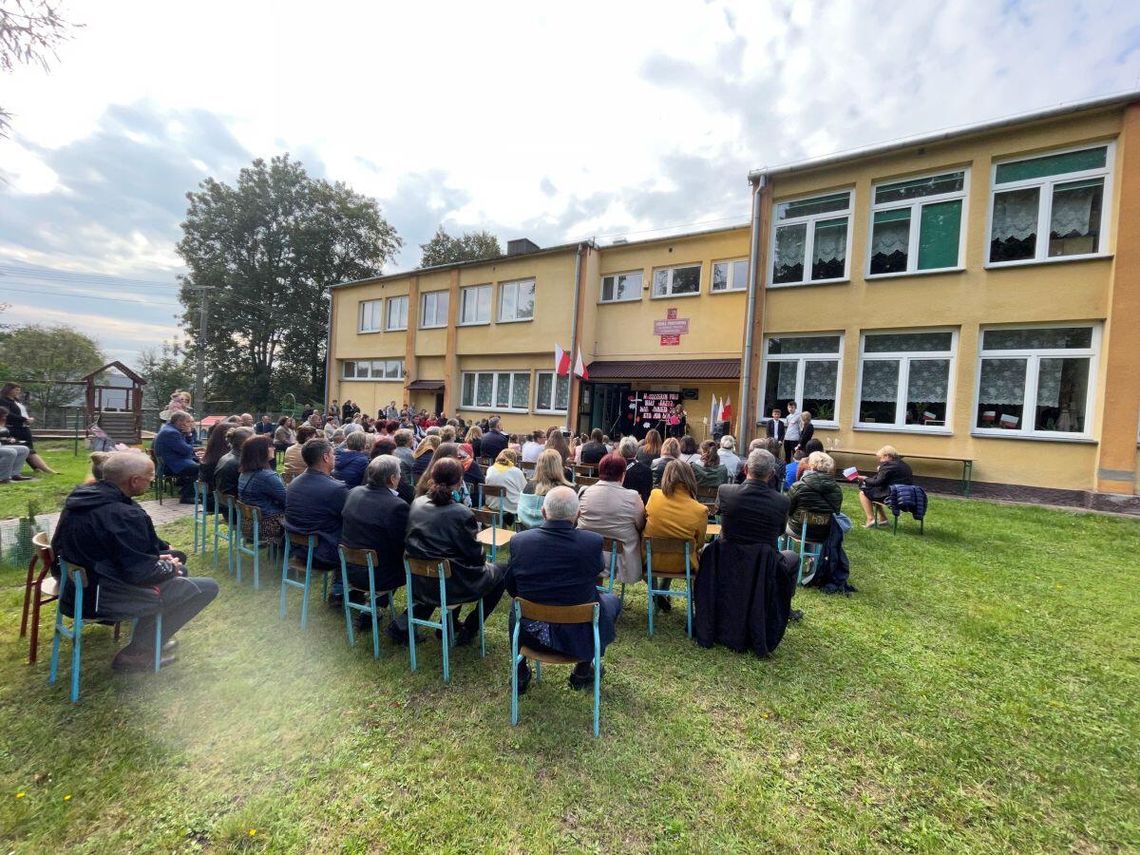 Burmistrz Tyszowiec ogłosił konkurs na kandydata na stanowisko dyrektora Szkoły Podstawowej w Przewalu oraz dyrektora Szkoły Podstawowej w Czartowczyku.