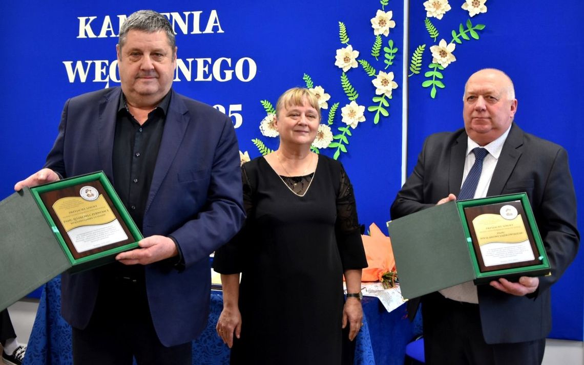 Uroczystość wmurowania kamienia węgielnego pod salą sportową, która powstaje przy Szkole Podstawowej im. Marii Konopnickiej w Teratynie.