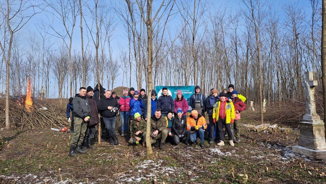 Stowarzyszenie RCM Ulhówek i Centrum Kultury w Ulhówku organizują sprzątanie cmentarza w Oserdowie.