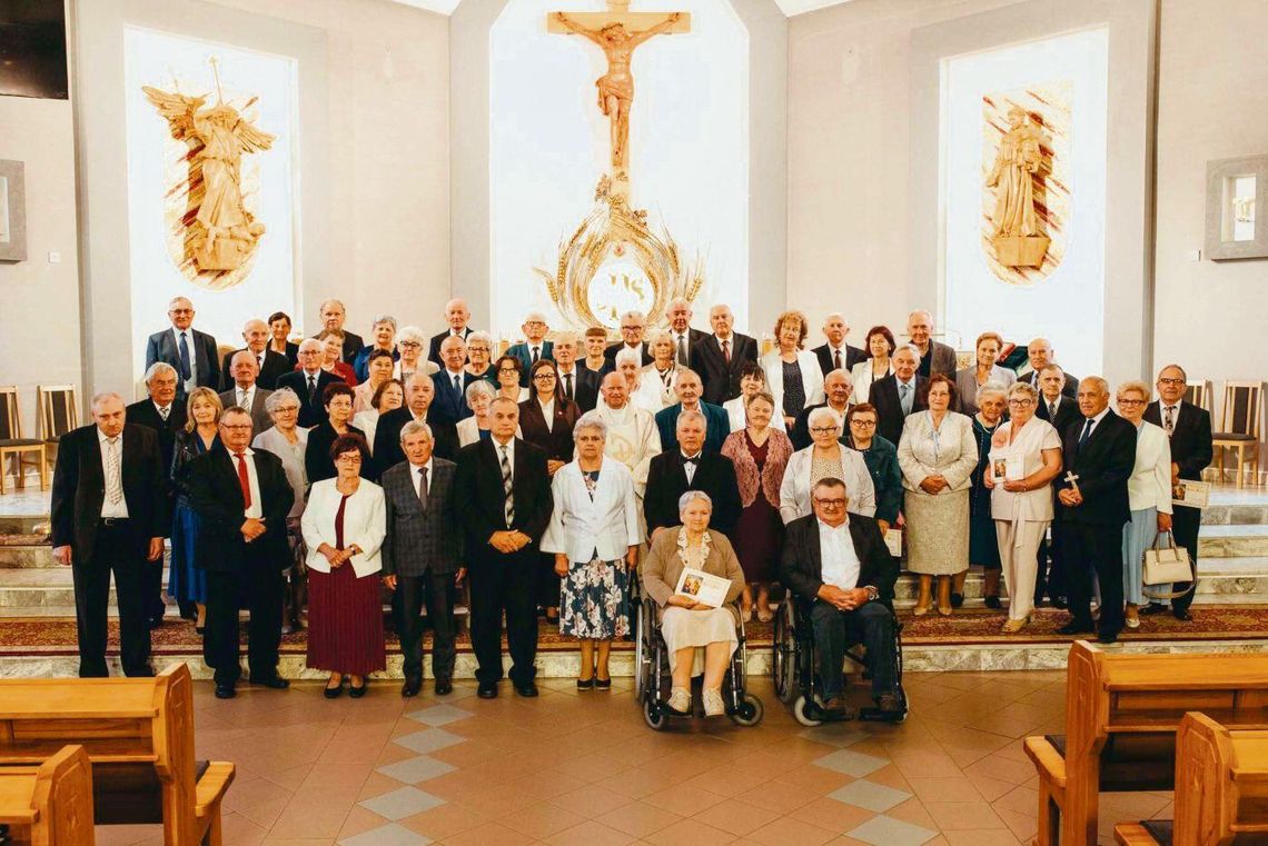 Gmina Werbkowice: Świętowano jubileusze złotych oraz diamentowych godów Wspólne zdjęcie dostojnych jubilatów z gminy Werbkowice. Fot. UG Werbkowice