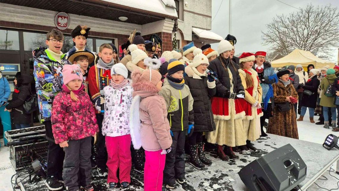 Gmina Zwierzyniec: Rok w pigułce. W Guciowie i Topólczy nie urodziło się żadne dziecko W ubiegłym roku w gminie Zwierzyniec urodziło się tylko 25 dzieci. Na zdjęciu Wspólne Noworoczne Kolędowanie w Zwierzyńcu.