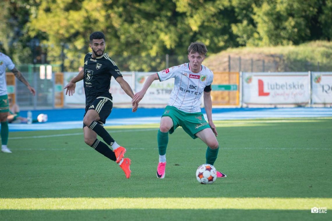 Gol ze spalonego? Hetman Zamość przegrał z Wiślanami Skawina 0:1 Porażka na własnym stadionie 0:1 (0:0) z Wiślanami Skawina ujmy Hetmanowi Zamość nie przyniosła.