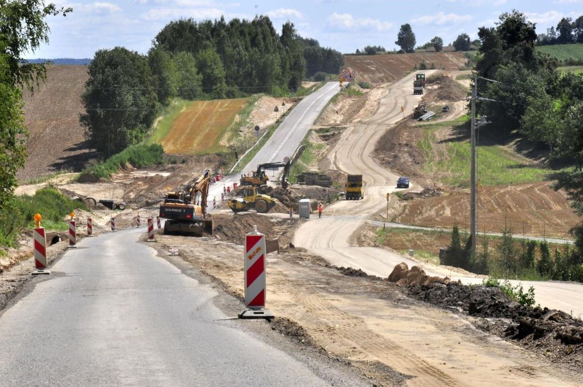 Trwa rozbudowa drogi krajowej nr 74 na odcinku Gorajec-Szczebrzeszyn.