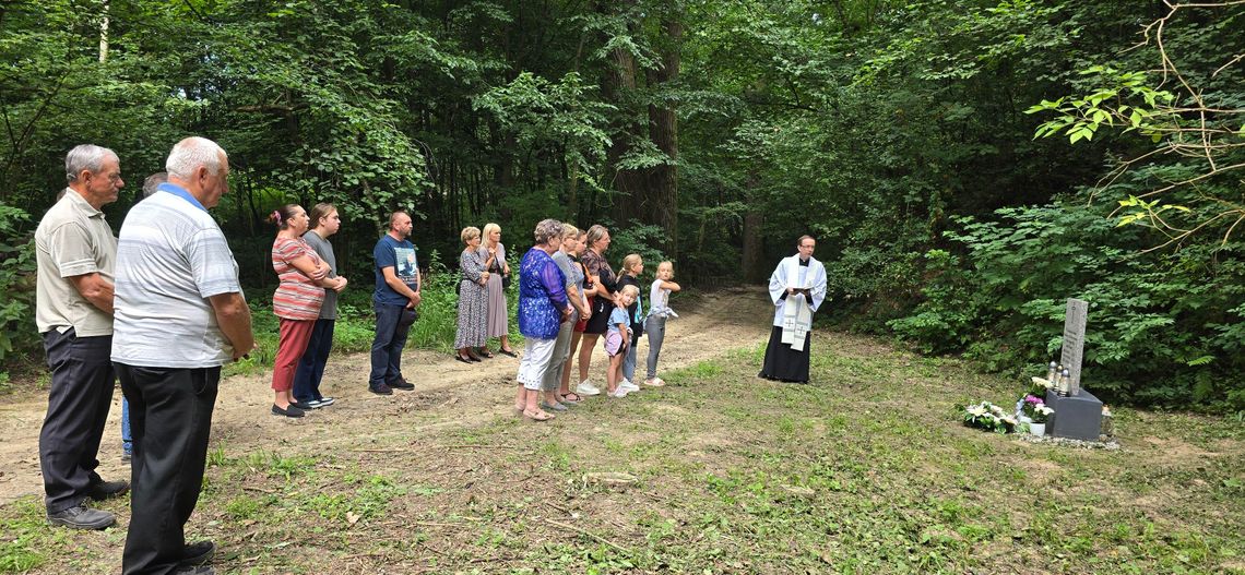 Pamiątkowa tablica w miejscu tragicznej śmierci chłopców została odsłonięta w czerwcu.