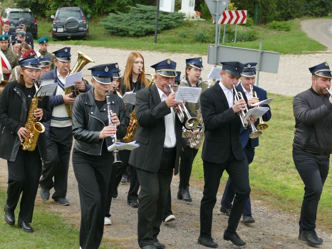 Uroczystości rocznicowe z udziałem Orkiestry Dętej, licznych pocztów sztandarowych oraz przedstawicieli władz samorządowych na czele z wójtem gm. Grabowiec Bartoszem Popkiem i mieszkańców odbyły się 28 września w Grabowcu-Górze.