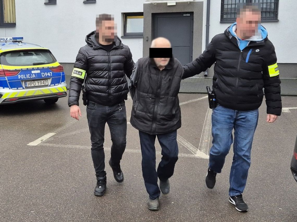 Wyjaśniający okoliczności zgłoszenia policjanci dowiedzieli się, że w trakcie awantury domowej mężczyzna bijąc i kopiąc żonę, groził jej zabójstwem i chciał ją też udusić.