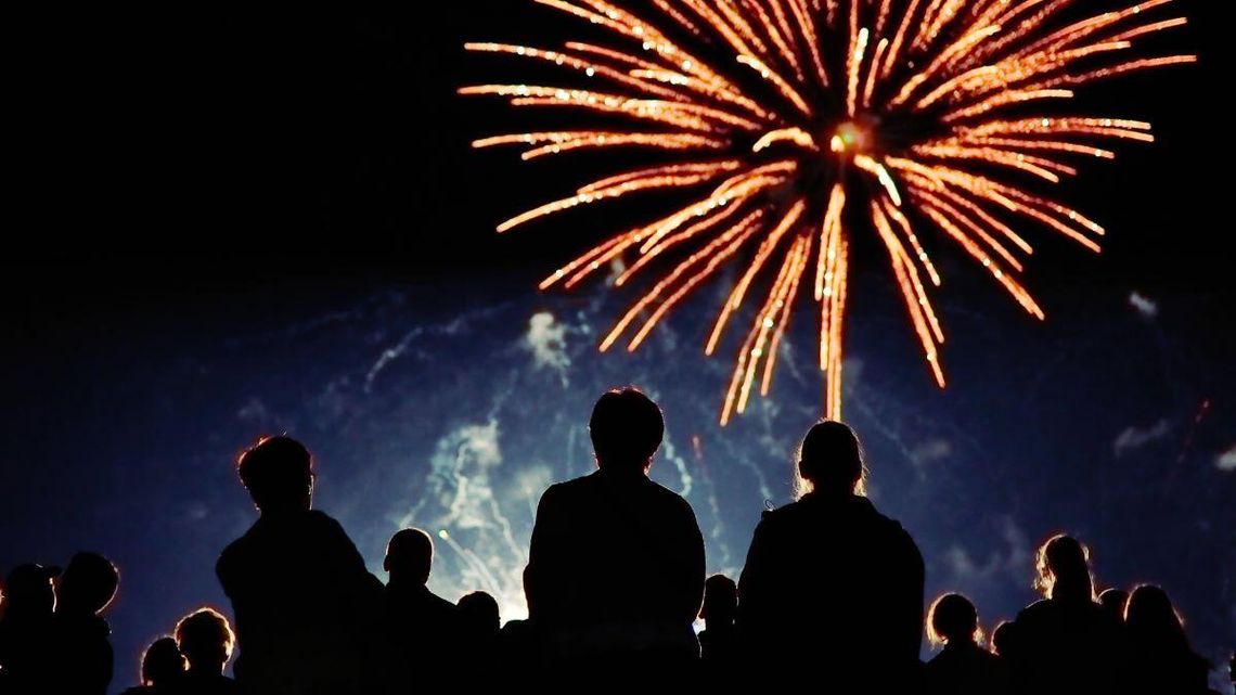 Ceny sztucznych ogni tradycyjnie budzą największe zainteresowanie pod koniec grudnia, gdy po świętach konsumenci zaczynają przygotowania do sylwestrowej zabawy.