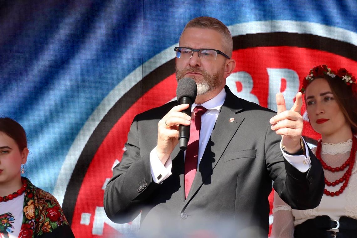 Grzegorz Braun na wiecu wyborczym w Zamościu. 1 maja 2025 roku.