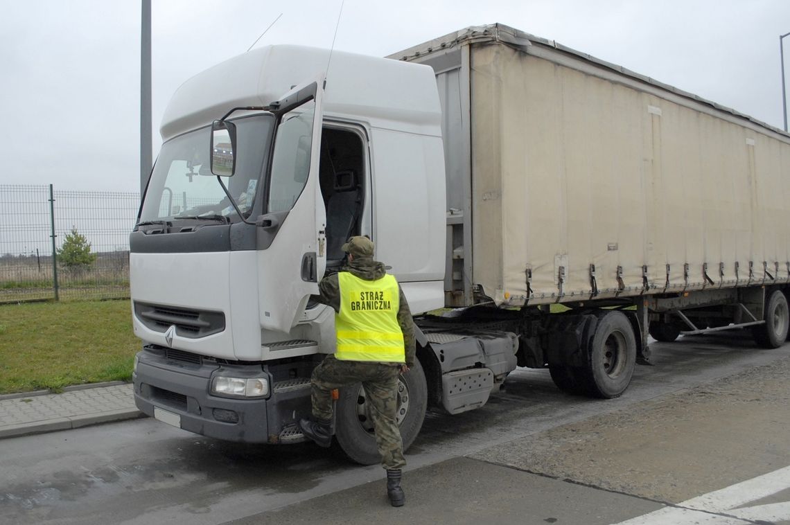 Hrebenne: Pijany Ukrainiec w ciężarówce. Nie wjechał do Polski