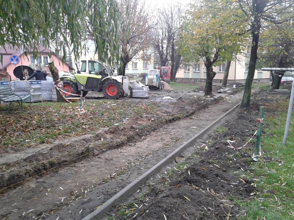 Hrubieszów: Będzie plac zabaw na Placu Staszica. Ruszyła budowa