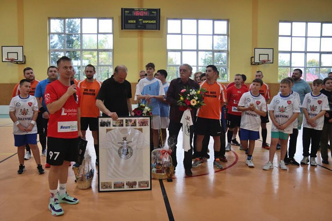 Jubileuszowy turniej LUKS „Grześ” rozegrano w hali sportowej przy Szkole Podstawowej nr 2 w Hrubieszowie.