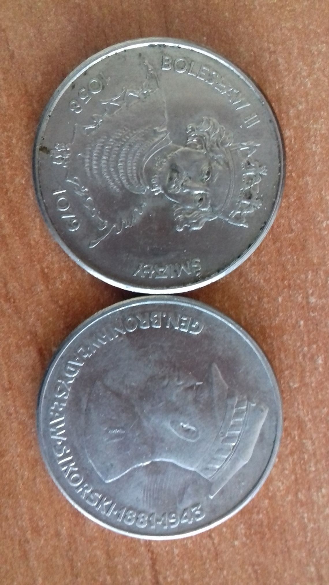Hrubieszów: Kolekcja monet na chodniku. Można ją odebrać w komendzie
