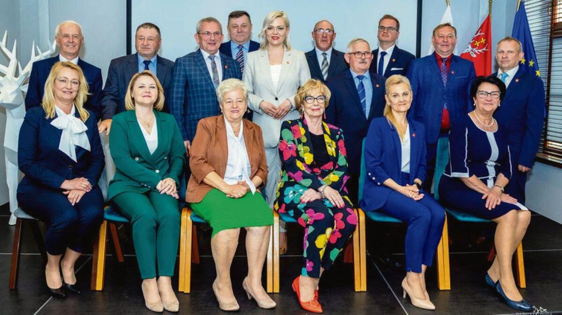 Na zdjęciu Rada Miejska Hrubieszowa i burmistrz Marta Majewska. Pod wnioskiem o referendum w sprawie ich odwołania podpisało się ponad 1,8 tys. osób.